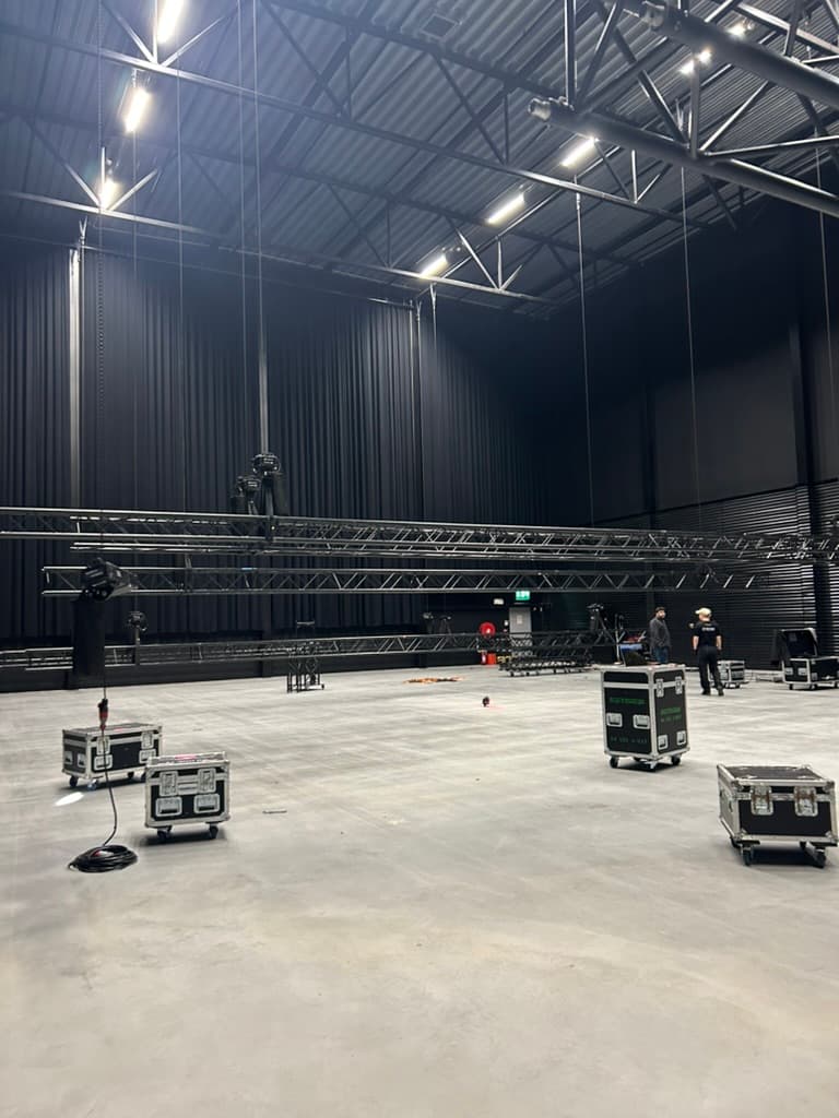 Backstage och Faciliteter