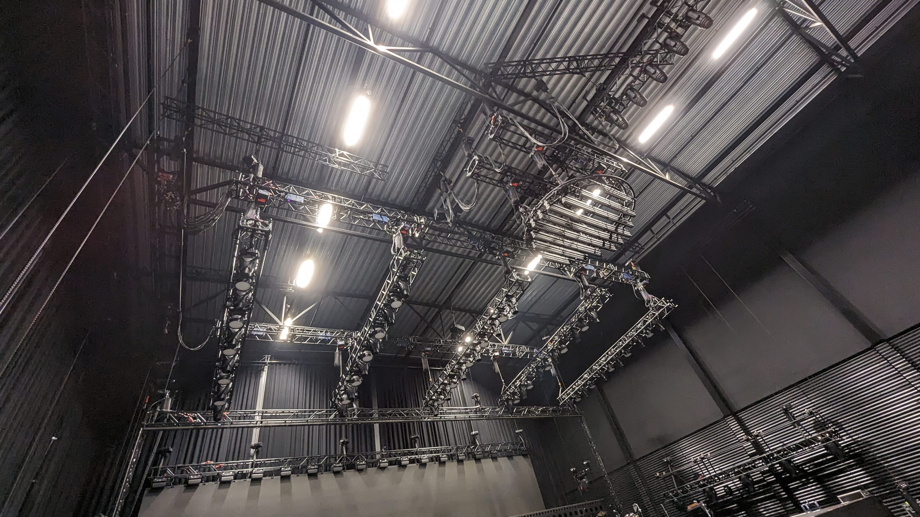 Blackbox Rehearsal Studio – takrigg och riggkapacitet 56 ton